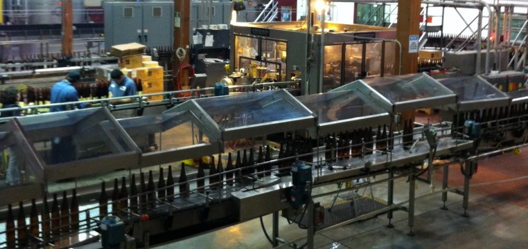 Bottling_line_operation_at_Columbia_Crest